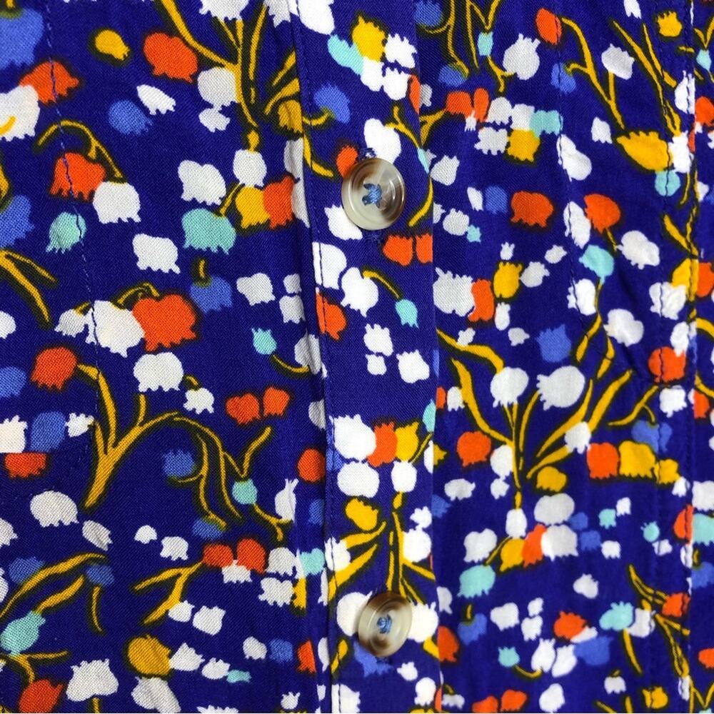 Conversations by Anthropologie blue tulip print button down top size 6 - Picture 5 of 13